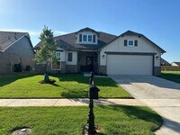 Building Photo - New - 4 bedroom in Bixby - Gated Community