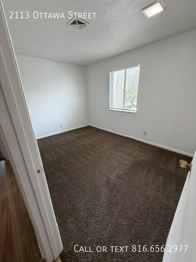 Building Photo - 2113 Ottawa St