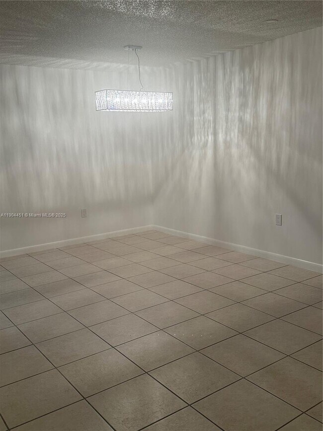 Building Photo - 1165 NW 125th Pl