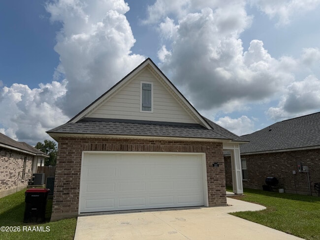 Building Photo - 102 Ancona Ln