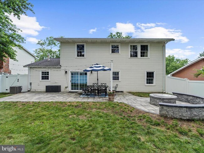 Building Photo - 7896 Pavilion Dr