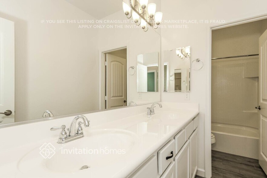 Building Photo - 2815 S 95th Dr