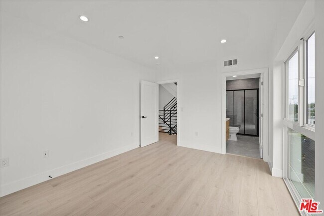 Building Photo - 4922 S Centinela Ave