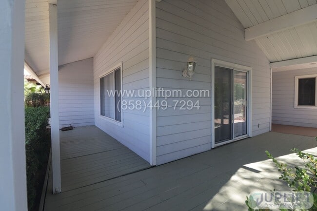 Building Photo - 3 Bedroom 2 Bathroom in Country Estates