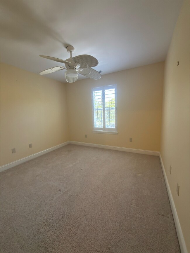 Building Photo - 715 Botany Loop