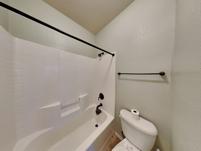 Building Photo - GORGEOUSE HOME IN A GATED COMMUNITY!