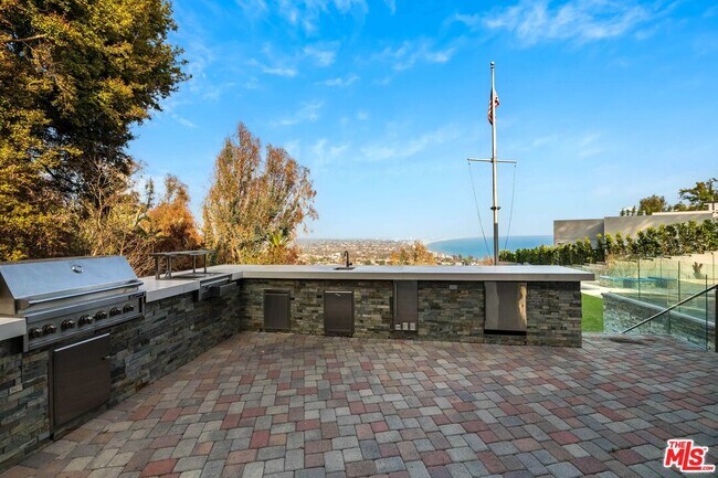 Building Photo - 770 Paseo Miramar
