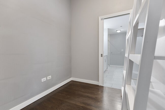 Building Photo - 1720 S Michigan Ave