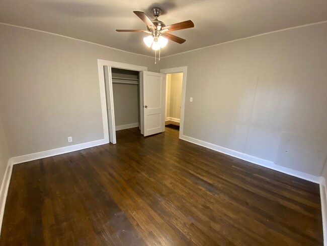 Building Photo - Cleveland Park large 2 bed / 1 bath remode...