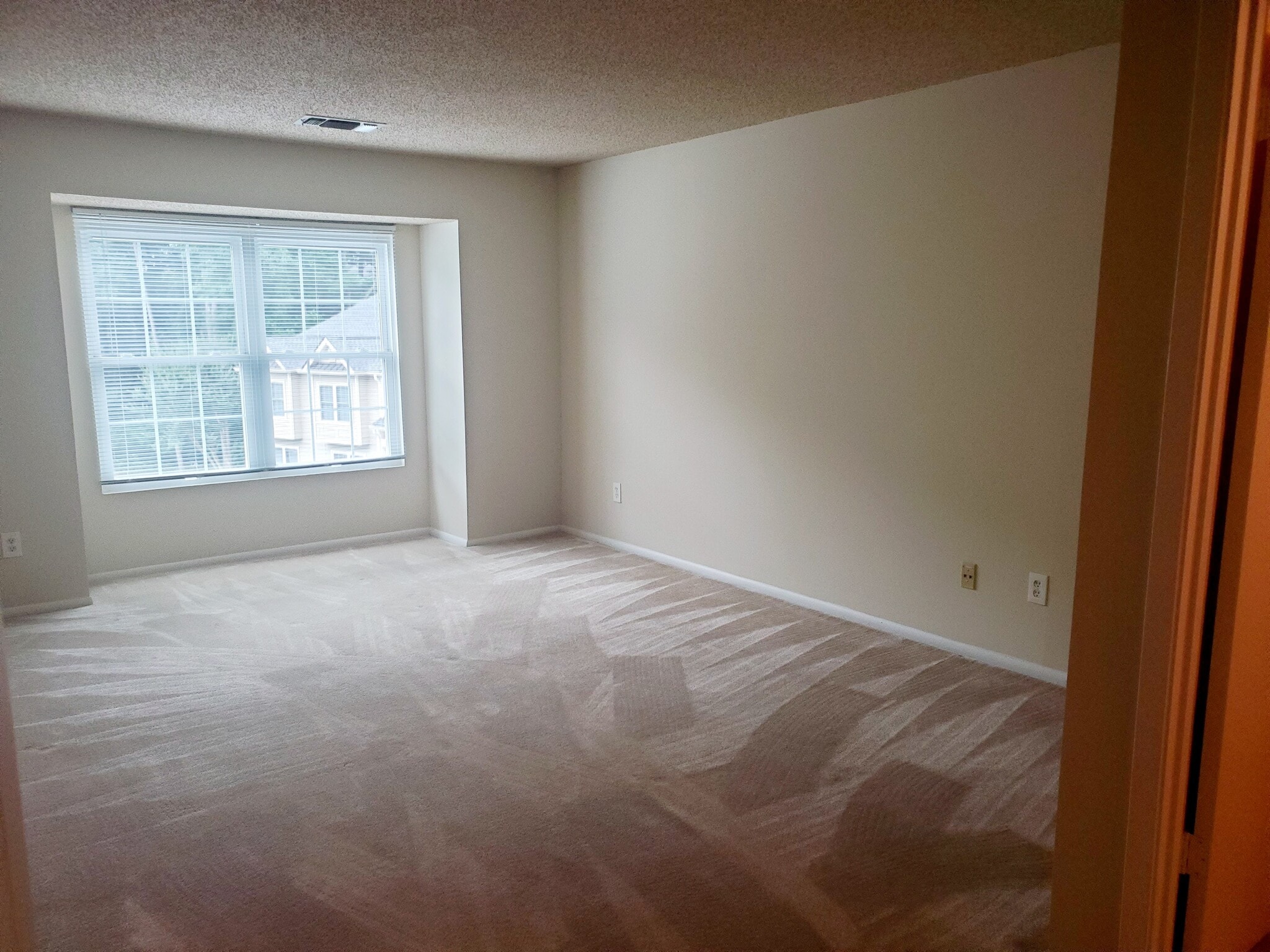 Building Photo - 14 Springhedge Ct St
