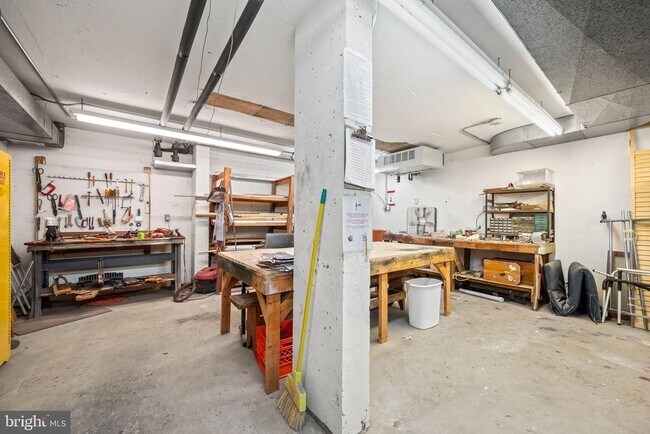 Building Photo - 801 Yale Ave