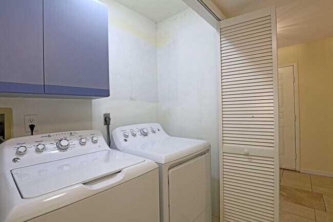 Building Photo - North Fort Myers Single Family Home AVAILABLE NOW