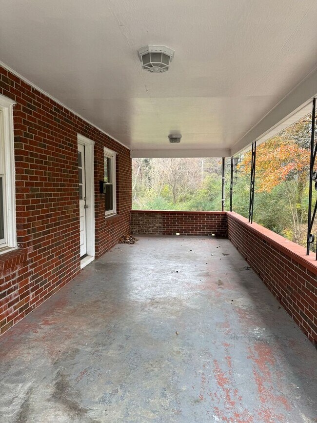 Building Photo - 1511 Madison St