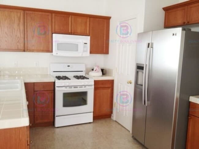 Building Photo - 1/2 Mo free!! Stunning 2-Story Home with S...