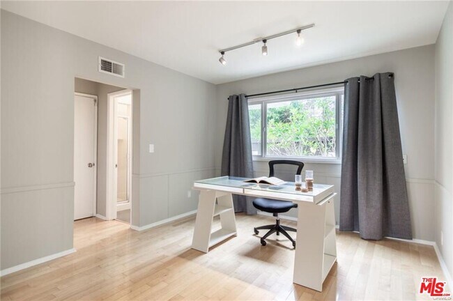 Building Photo - 3720 Ventura Canyon Ave