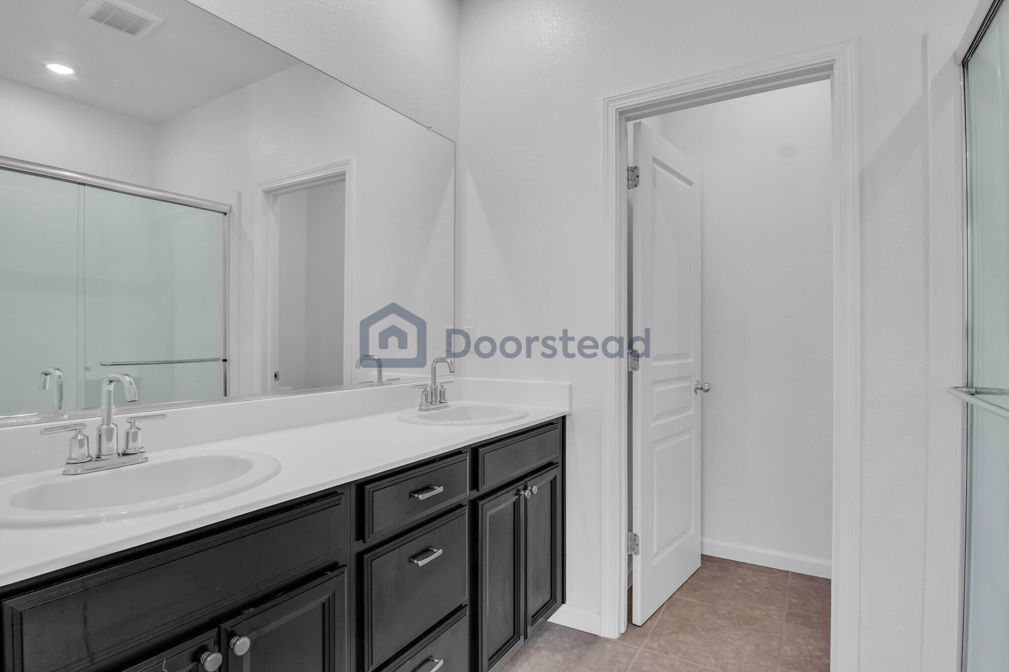 Building Photo - 25443 Parklane Dr