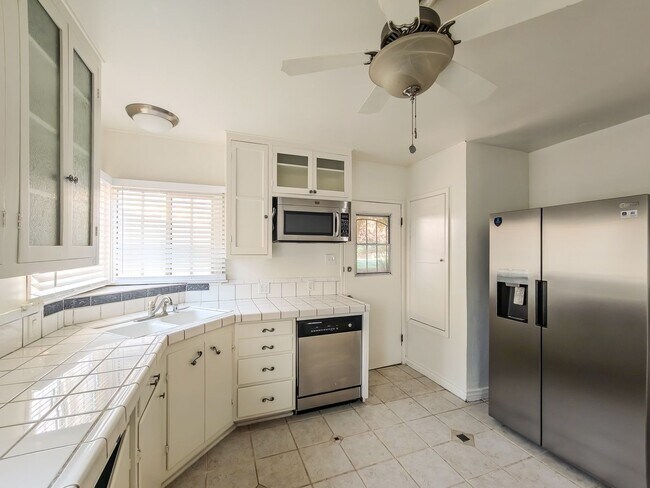 Building Photo - Charming 2-Bedroom Retreat in La Crescenta – Available Now! OPEN HOUSE SATURDAY 6/13 FROM 2:30 PM...