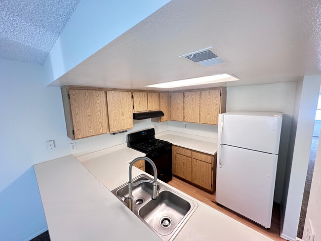 Building Photo - Bright and functional 2-bedroom, 2-bath Condo