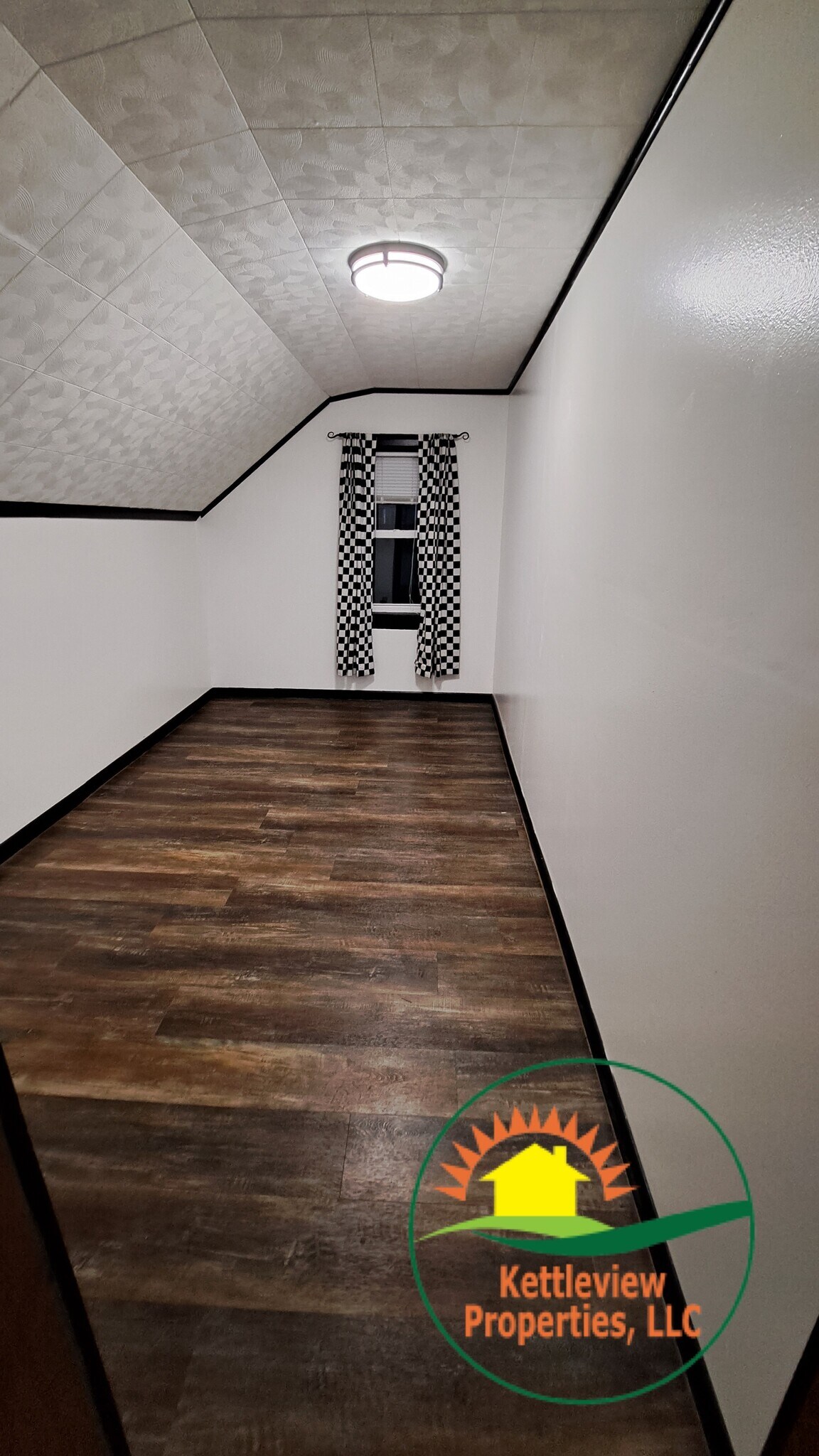Bonus Room - 707 State Street