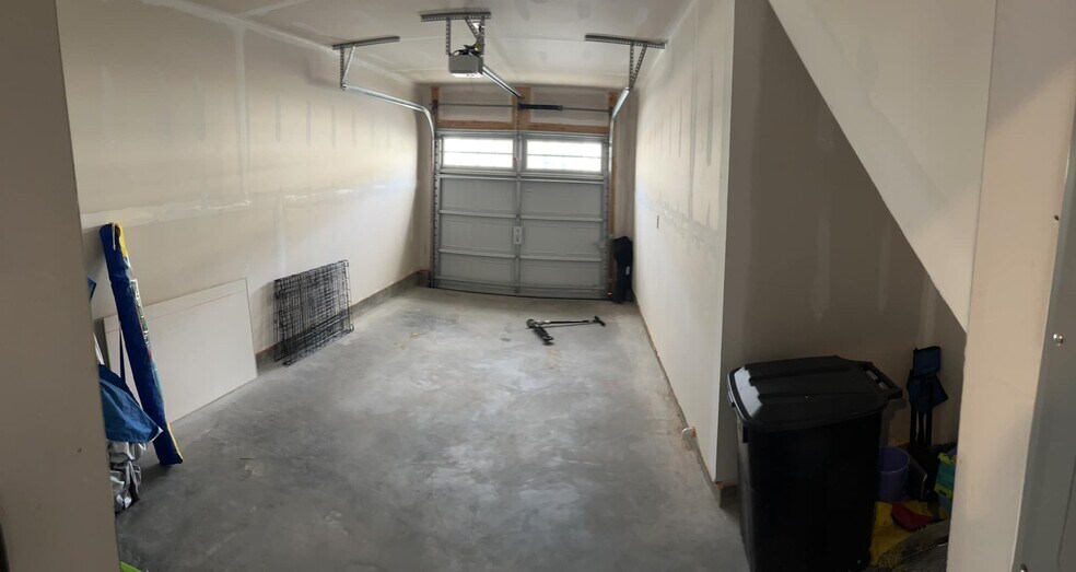 garage empty - 28036 Dew Drop Ln
