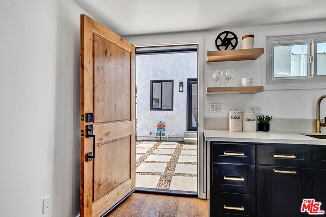 Building Photo - 4313 W 59th St