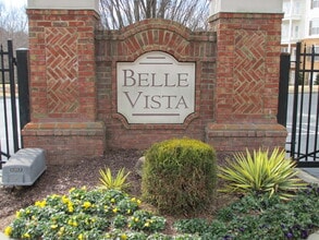 Building Photo - Charming 2 Bed + Office Condo in the Heart...