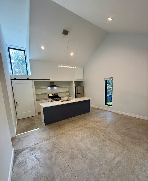 Building Photo - 208 Watts St