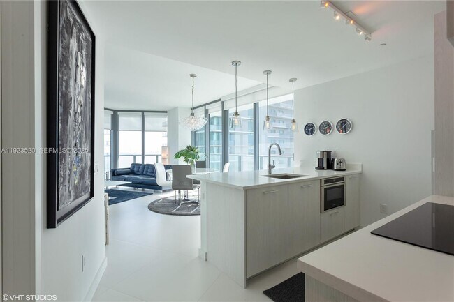 Building Photo - 501 NE 31st St