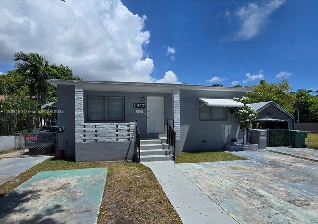Building Photo - 3417 SW 25th Ter