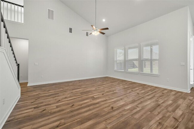Building Photo - 113 Shadow Oak Cv