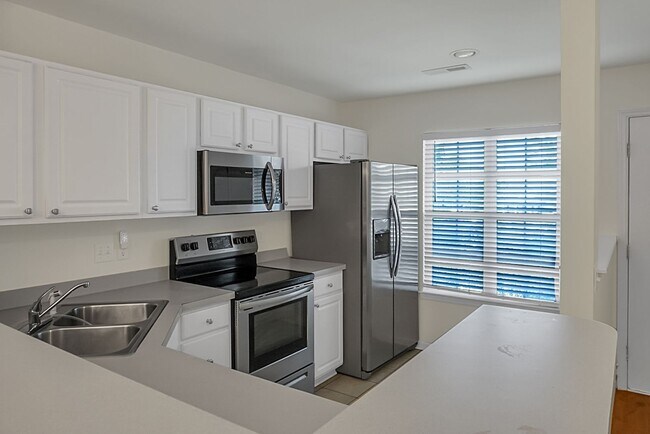 Building Photo - 121 Hornby Cir