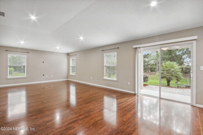 Building Photo - 4619 Pine Lake Dr
