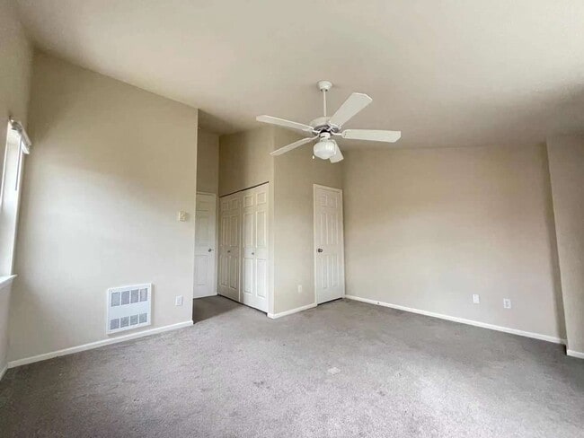 Building Photo - Great Townhome For Rent