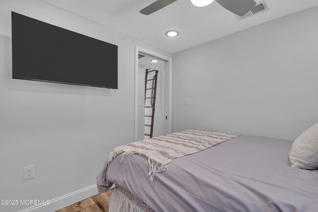 Building Photo - 101 W Cove Way