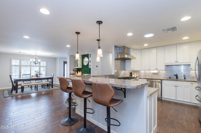 Building Photo - 4245 E Earll Dr