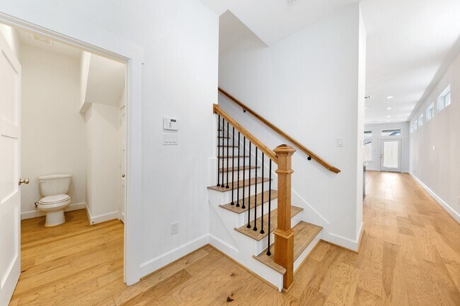 Building Photo - 1127 E 23rd St