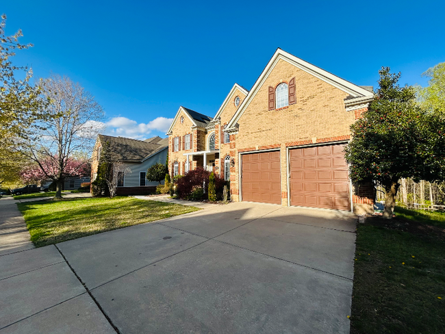Building Photo - 15506 Symondsbury Way