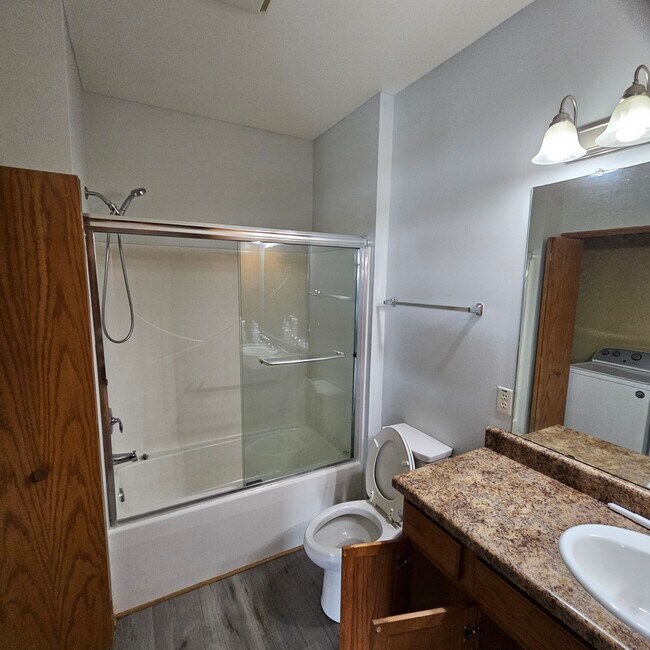 Building Photo - 16925 Stonewall Dr