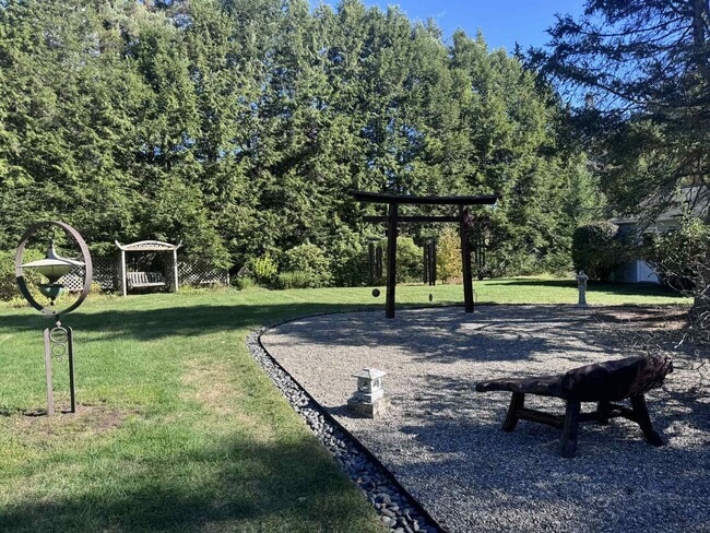 Building Photo - 3BR RANCH BRUNSWICK SEASONAL FURNISHED