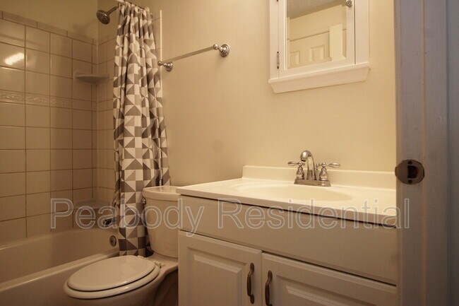 Building Photo - 1544 Woodcrest Dr