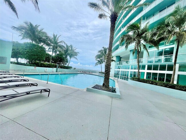 Building Photo - 1900 N Bayshore Dr