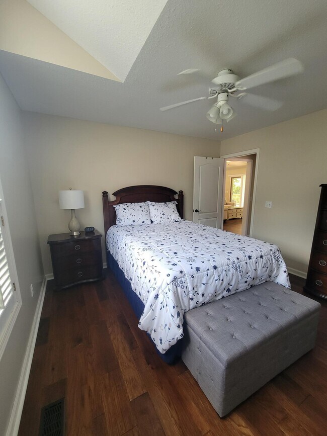 Building Photo - 456 Snead Dr
