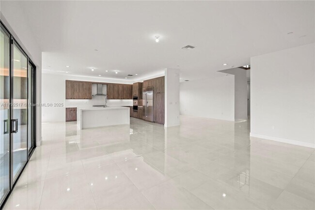 Building Photo - 12865 Wingspan Ct