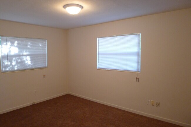 Building Photo - Rare 4-Bedroom Single-Family in Sky Lake close to Florida Mall