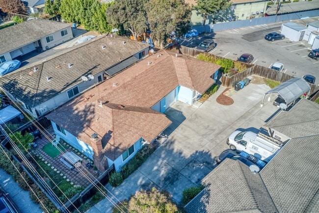 Building Photo - East Palo Alto Duplex for Rent - $3,000/mo