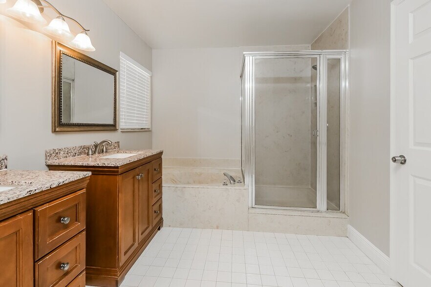Building Photo - 2638 Country Golf Dr