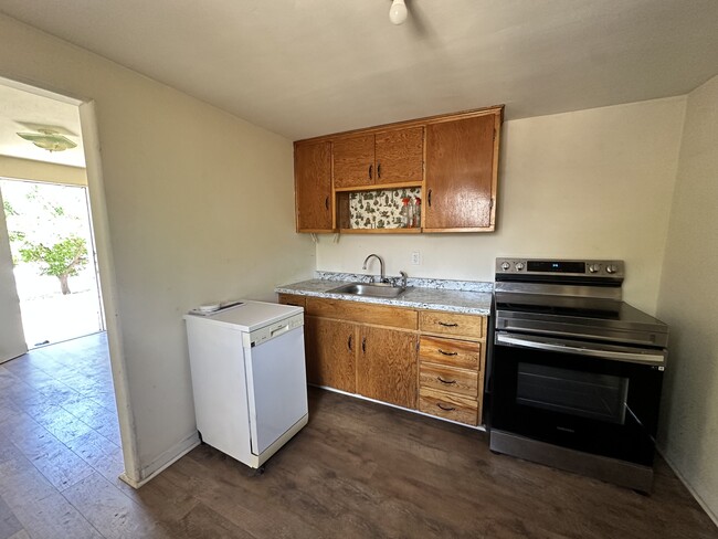 Building Photo - 108 B St