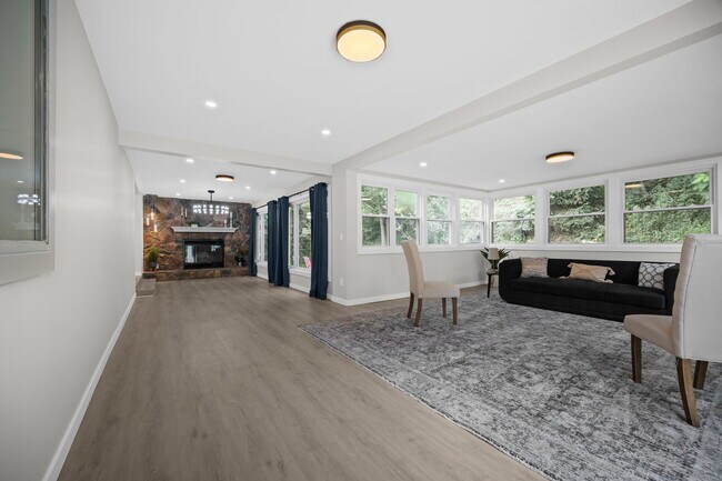 Building Photo - 224 Laura Lee Dr