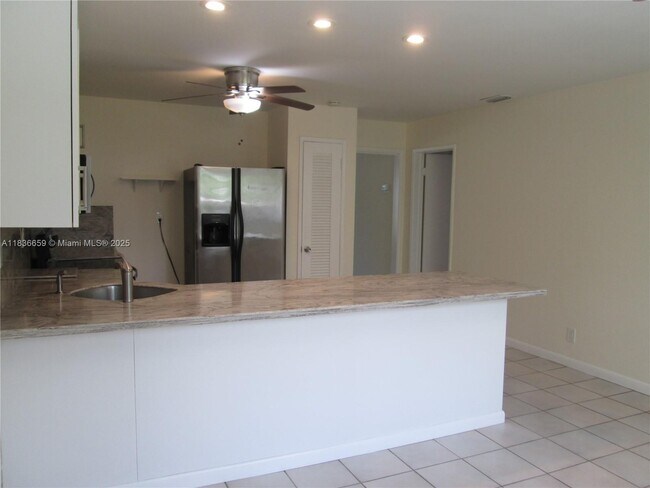 Building Photo - 4831 Bayview Dr