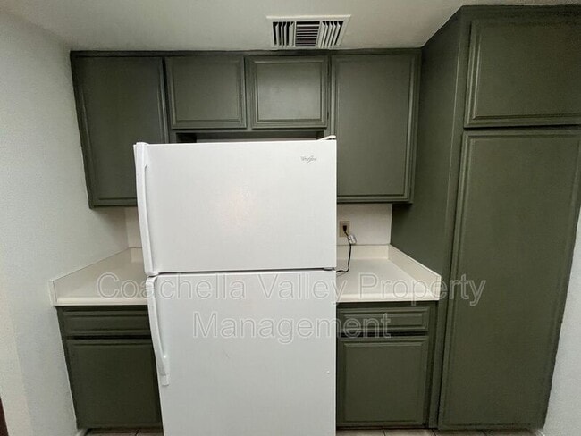 Building Photo - 567 N Hermosa Dr